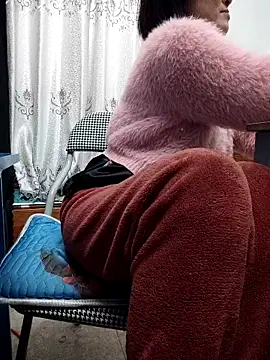 Snapshot of Haralushiaaa chatting on December 2025 02:11:01 PM Haralushiaaa online show from December 2025 02:11:01 PM