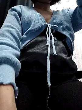 Snapshot of Haralushiaaa chatting on December 2025 02:23:02 PM Haralushiaaa online show from December 2025 02:23:02 PM