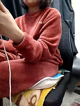 Snapshot of Haralushiaaa chatting on December 2025 04:03:01 PM Haralushiaaa online show from December 2025 04:03:01 PM