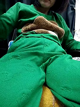 Snapshot of Haralushiaaa chatting on December 2025 04:14:01 PM Haralushiaaa online show from December 2025 04:14:01 PM