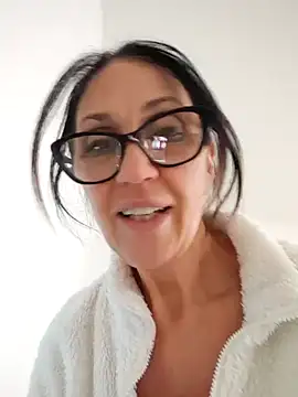 Snapshot of JasmineNoir2 chatting on January 2025 02:35:01 PM JasmineNoir2 online show from January 2025 02:35:01 PM