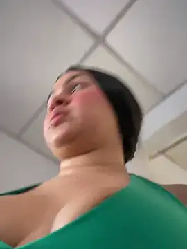 Pretty Isadora online show from February 2025 09:49:01 PM