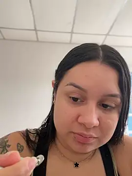 Pretty Isadora online show from March 2025 09:00:02 PM