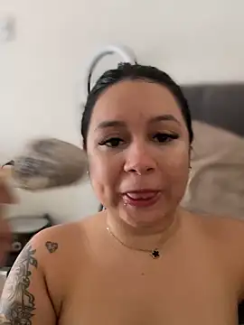 Pretty Isadora online show from October 2025 07:56:01 PM