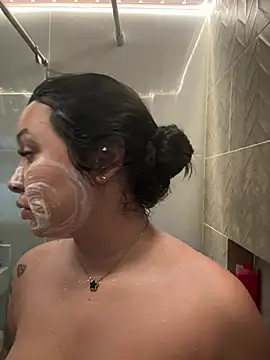 Pretty Isadora online show from February 2026 06:23:01 PM