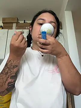 Pretty Isadora online show from March 2026 08:17:01 PM