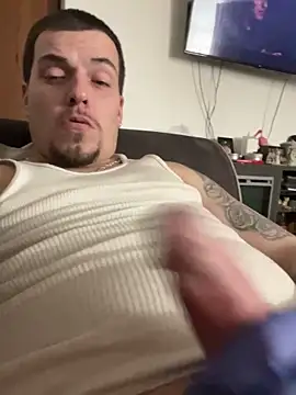 Snapshot of joeycbigcock chatting on February 2025 05:33:01 AM joeycbigcock online show from February 2025 05:33:01 AM