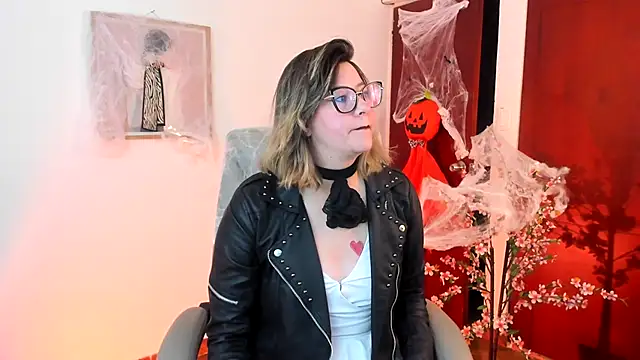 Chanelll Taylorr  online show from October 2025 12:58:01 PM