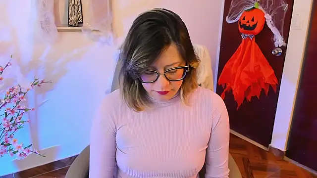 Chanelll Taylorr  online show from October 2025 09:09:02 AM