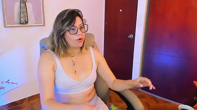 Chanelll Taylorr  online show from November 2025 12:48:02 PM