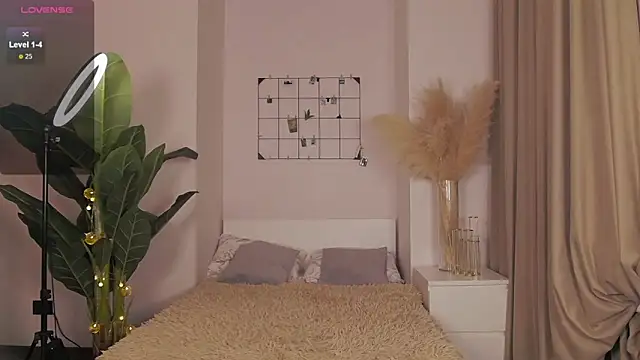 Snapshot of 1Mercedes chatting on December 2024 03:05:02 PM 1Mercedes online show from December 2024 03:05:02 PM