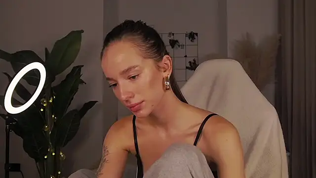 Snapshot of 1Mercedes chatting on December 2024 06:14:01 PM 1Mercedes online show from December 2024 06:14:01 PM