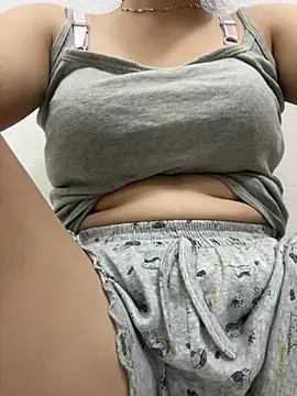 Milk Mom99 online show from July 2026 01:37:02 PM