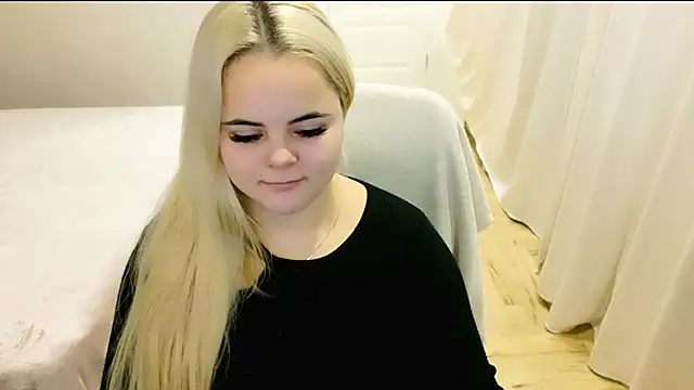 Snapshot of lovely-eyes chatting on December 2024 09:39:02 PM lovely-eyes online show from December 2024 09:39:02 PM