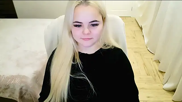 Snapshot of lovely-eyes chatting on December 2024 01:45:01 AM lovely-eyes online show from December 2024 01:45:01 AM