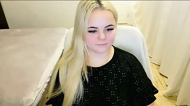 Snapshot of lovely-eyes chatting on January 2025 11:55:01 PM lovely-eyes online show from January 2025 11:55:01 PM