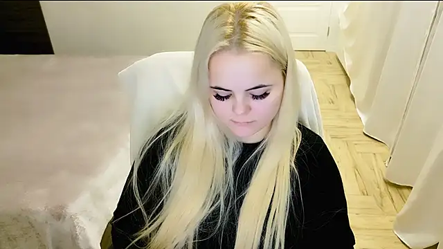 Snapshot of lovely-eyes chatting on January 2025 11:26:01 PM lovely-eyes online show from January 2025 11:26:01 PM