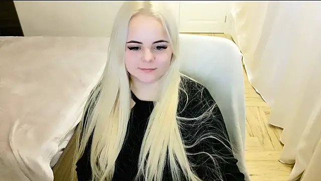 Snapshot of lovely-eyes chatting on February 2025 04:38:02 AM lovely-eyes online show from February 2025 04:38:02 AM