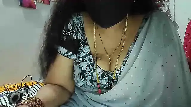 Snapshot of Rani_Darling_99 chatting on October 2025 06:39:01 PM Rani Darling 99 online show from October 2025 06:39:01 PM