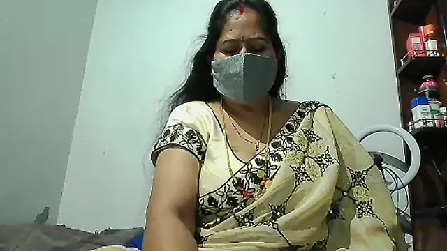 Snapshot of Rani_Darling_99 chatting on October 2025 02:47:02 PM Rani Darling 99 online show from October 2025 02:47:02 PM