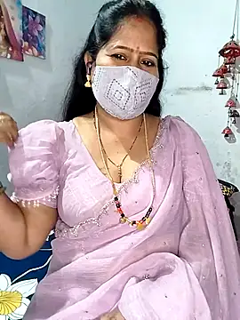 Snapshot of Rani_Darling_99 chatting on October 2025 03:40:01 PM Rani Darling 99 online show from October 2025 03:40:01 PM