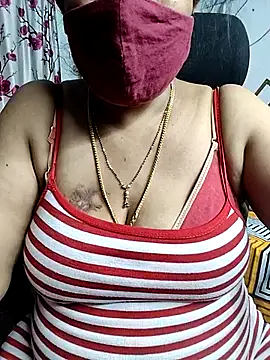Snapshot of Rani_Darling_99 chatting on April 2026 04:28:02 PM Rani Darling 99 online show from April 2026 04:28:02 PM