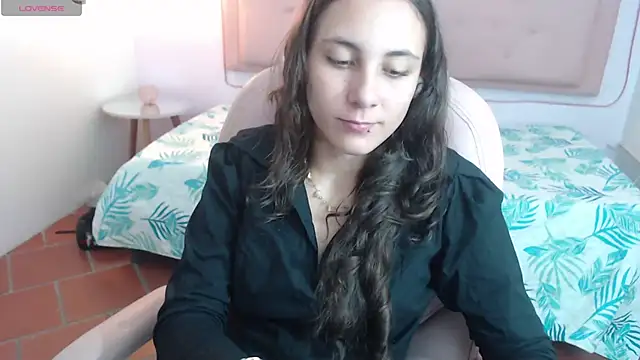 xlunna online show from February 2025 07:56:01 PM