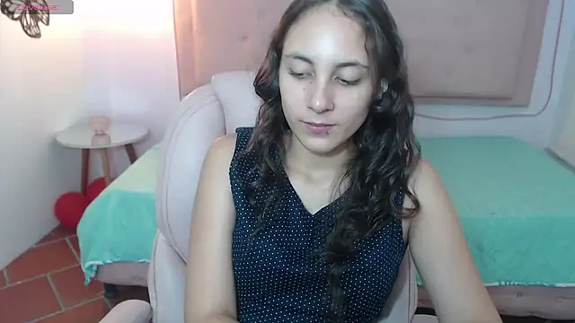 xlunna online show from February 2025 08:44:01 PM