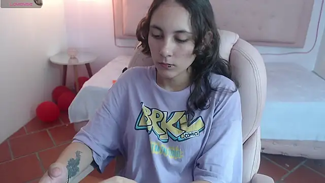 xlunna online show from February 2025 08:20:02 PM