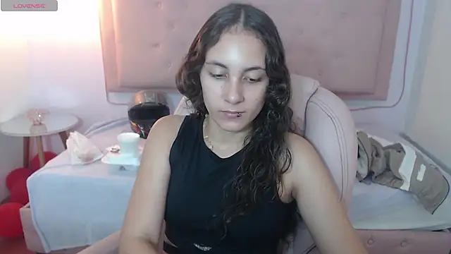 xlunna online show from March 2025 07:59:02 PM