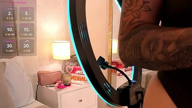 Emily robertss online show from October 2025 03:26:02 AM