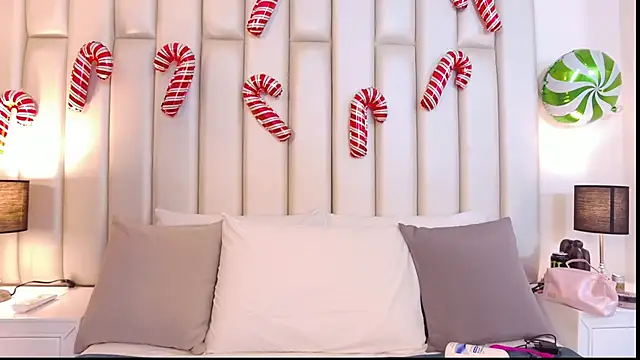 Emily robertss online show from December 2025 03:12:03 AM