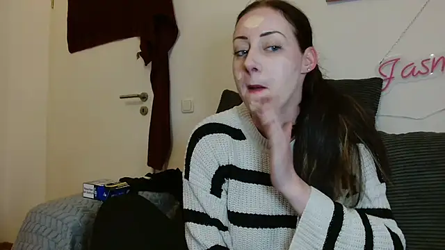 Jasmin-White online show from April 2026 07:09:02 PM