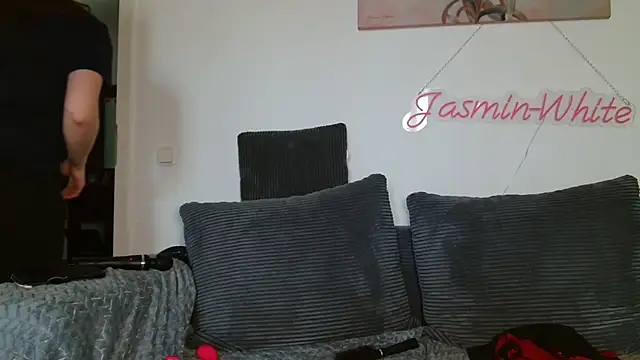 Jasmin-White online show from May 2026 04:01:01 PM