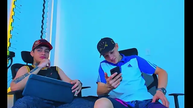 HOT boy2025 online show from November 2025 05:00:02 AM