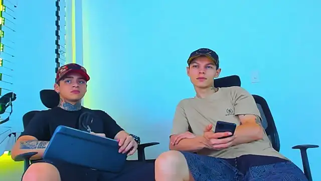 HOT boy2025 online show from December 2025 01:43:02 AM