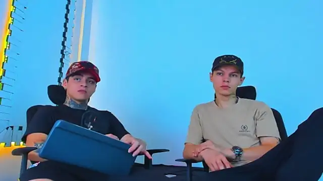 HOT boy2025 online show from December 2025 04:57:02 PM