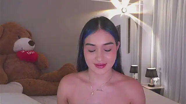 Snapshot of AnnyHizzle chatting on October 2025 01:39:03 AM AnnyHizzle online show from October 2025 01:39:03 AM