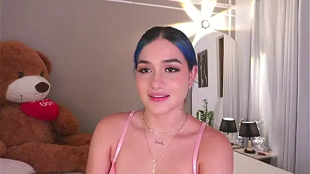 Snapshot of AnnyHizzle chatting on November 2025 02:57:01 AM AnnyHizzle online show from November 2025 02:57:01 AM