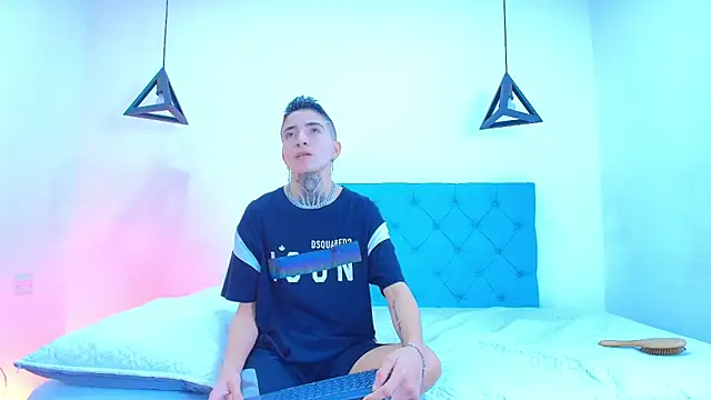 Snapshot of Tinny_and_Candy chatting on January 2025 01:22:01 PM Tinny and Candy online show from January 2025 01:22:01 PM