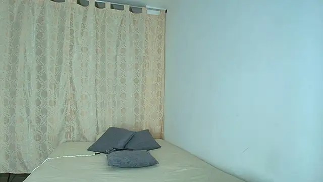 Tinny and Candy online show from April 2026 11:21:01 PM