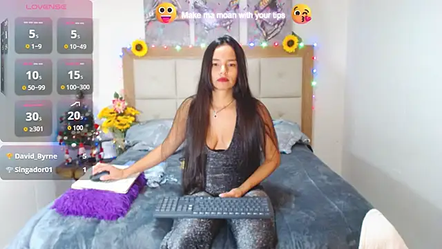 Snapshot of valentina_hearts chatting on December 2024 03:17:02 AM valentina hearts online show from December 2024 03:17:02 AM