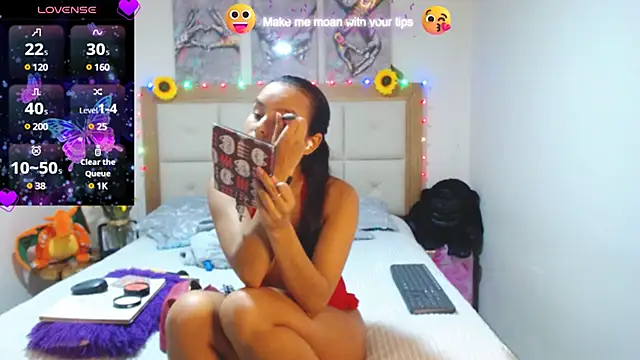 Snapshot of valentina_hearts chatting on January 2025 01:32:02 AM valentina hearts online show from January 2025 01:32:02 AM