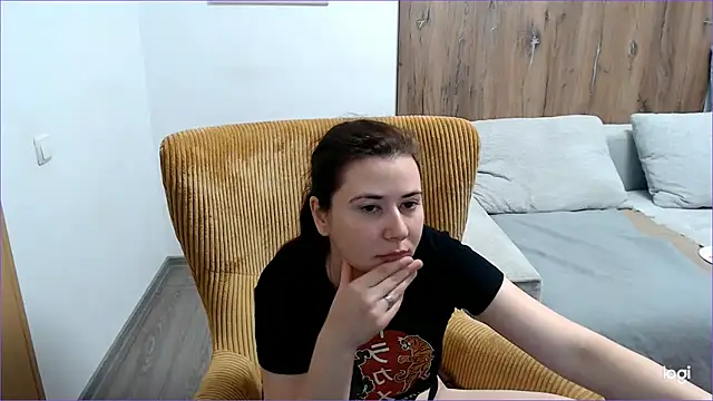 Snapshot of VioletaFlower7 chatting on May 2026 07:28:02 AM VioletaFlower7 online show from May 2026 07:28:02 AM