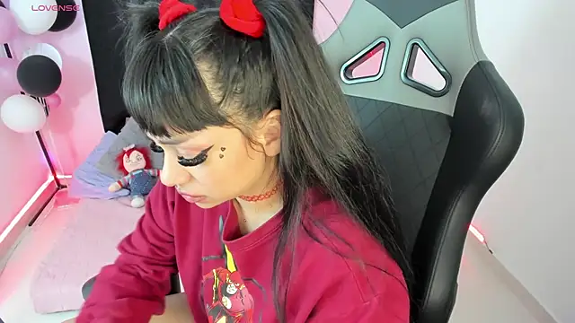 zoesullivan online show from December 2024 01:06:01 PM