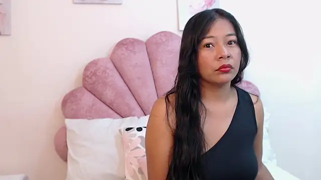 Snapshot of MilaaAdams chatting on July 2026 11:18:01 AM MilaaAdams online show from July 2026 11:18:01 AM
