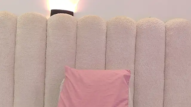 Juliabadlee online show from September 2025 06:19:01 PM