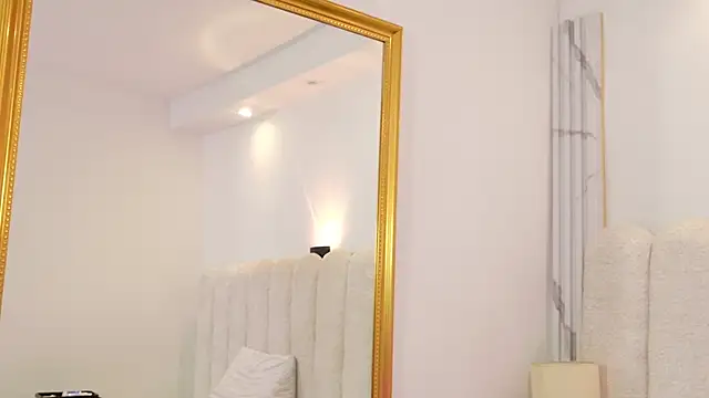 Juliabadlee online show from November 2025 07:15:02 PM