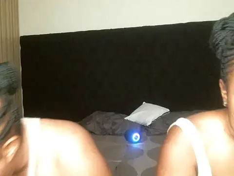 Snapshot of R-thequeen chatting on November 2025 08:55:01 AM R-thequeen online show from November 2025 08:55:01 AM