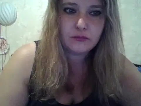 Snapshot of ParisMimi chatting on September 2025 06:40:01 AM ParisMimi online show from September 2025 06:40:01 AM